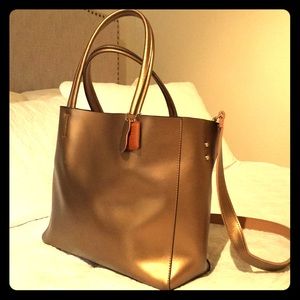 Handbag-large lined tote bag w/ pockets and strap